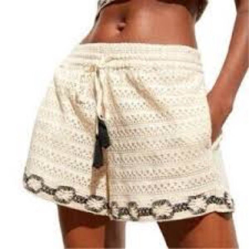 Zara Cream and Black Crochet Shorts Size Small